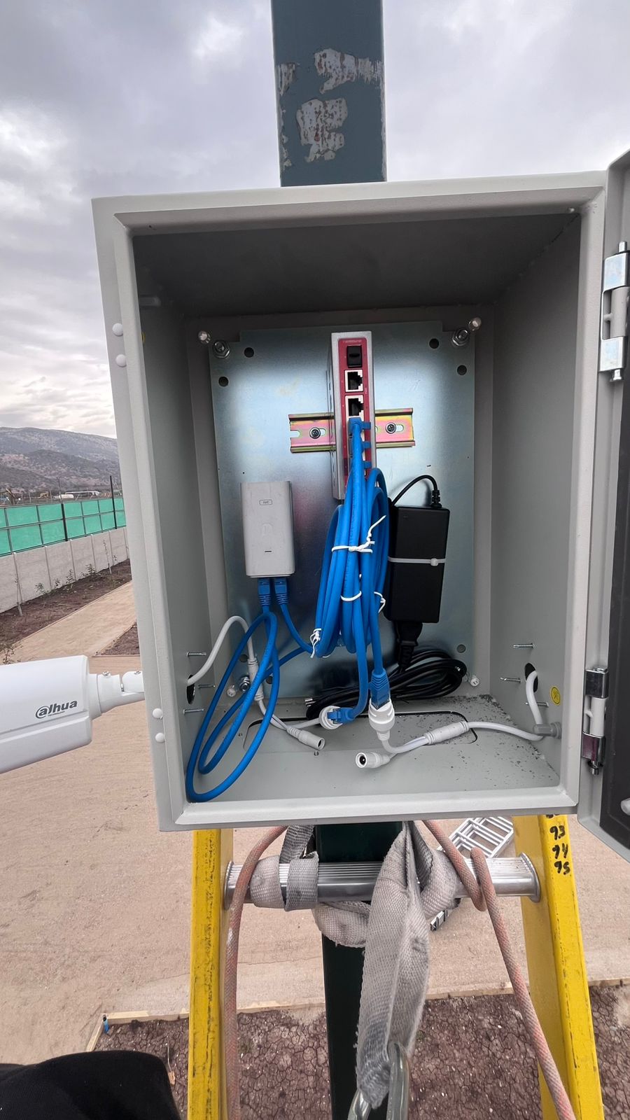 Conexión de cableado de red y alimentación para cámara exterior Dahua